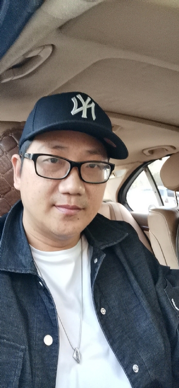 拥抱幸福的第一张照片--周宁交友网
