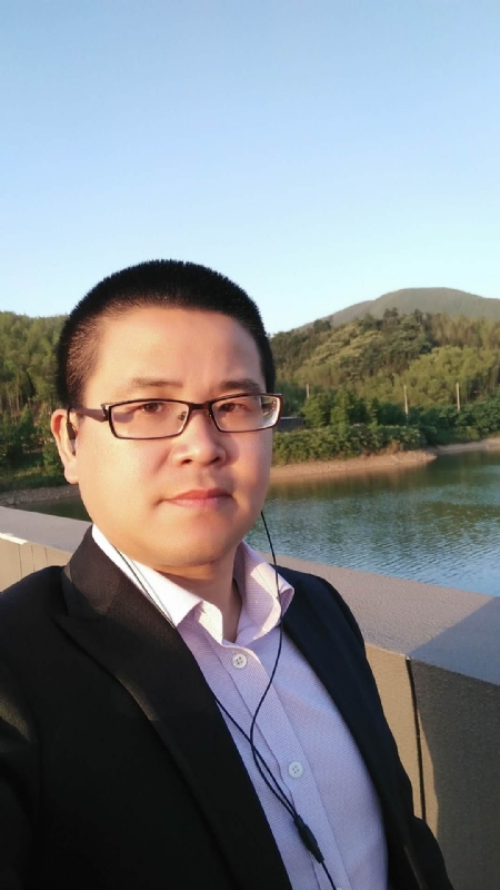 顾律师的第三张照片--周宁交友网